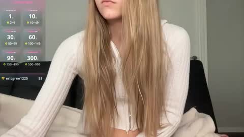Snapshot of astrid_sky chatting on May 23, 1:22 am Astrid Sky online show from May 23, 1:22 am