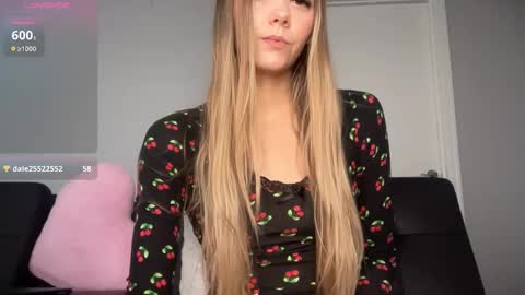 Snapshot of astrid_sky chatting on May 29, 8:40 pm Astrid Sky online show from May 29, 8:40 pm