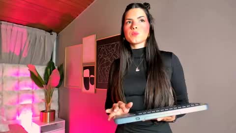 astrid_velle online show from May 24, 1:32 am