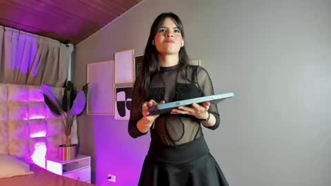 astrid_velle online show from May 26, 12:17 am