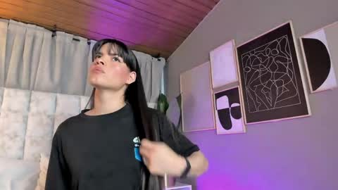 astrid_velle online show from June 4, 12:38 am