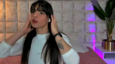 astrid_velle online show from June 9, 12:33 am