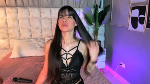 astrid_velle online show from June 17, 1:08 am