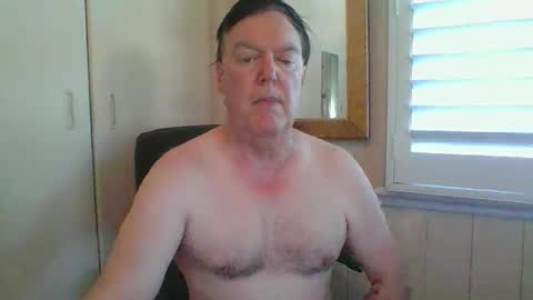 Snapshot of astute008 chatting on December 5, 6:22 am astute008 online show from December 5, 6:22 am