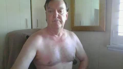 Snapshot of astute008 chatting on January 9, 5:32 am astute008 online show from January 9, 5:32 am