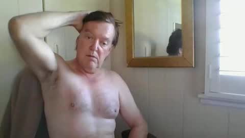 Snapshot of astute008 chatting on February 8, 6:06 am astute008 online show from February 8, 6:06 am