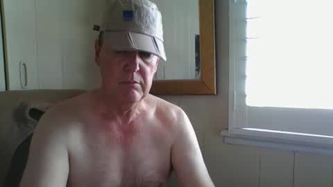 Snapshot of astute008 chatting on March 26, 11:54 pm astute008 online show from March 26, 11:54 pm