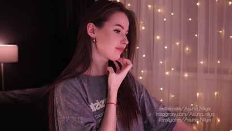 Asuna Niiya - online show from March 1, 7:15 pm