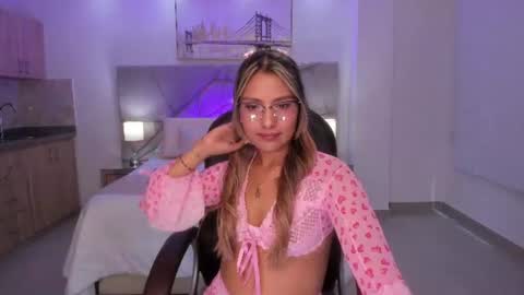 asura_love online show from June 19, 6:01 pm