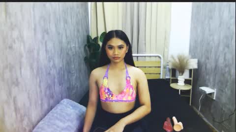 atashakendall online show from February 20, 3:45 pm