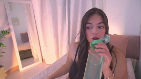 Snapshot of atena676 chatting on May 8, 1:44 am atena676 online show from May 8, 1:44 am