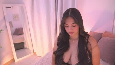 Snapshot of atena676 chatting on May 25, 1:00 am atena676 online show from May 25, 1:00 am