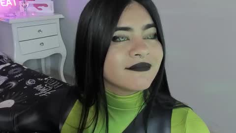 Snapshot of atena_hill chatting on December 4, 7:00 pm Athena online show from December 4, 7:00 pm