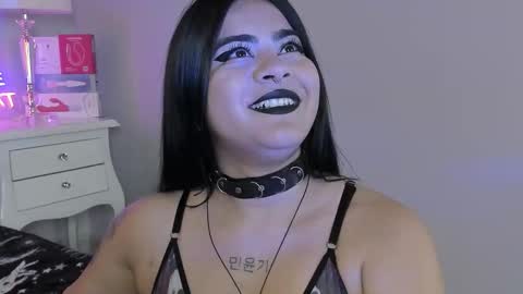 Snapshot of atena_hill chatting on December 15, 8:02 pm Athena online show from December 15, 8:02 pm