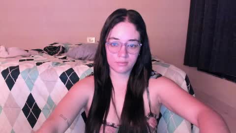 Snapshot of atenas__05 chatting on May 23, 9:24 am atenas online show from May 23, 9:24 am