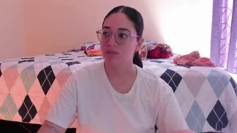Snapshot of atenas__05 chatting on May 31, 1:29 pm atenas online show from May 31, 1:29 pm