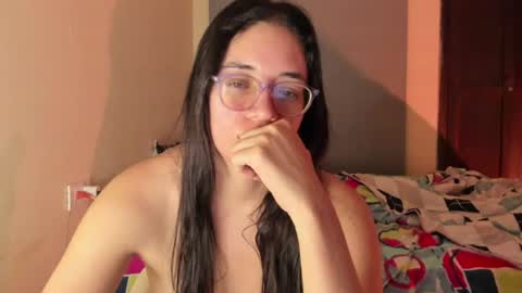 Snapshot of atenas__05 chatting on June 10, 9:30 am atenas online show from June 10, 9:30 am