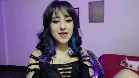 Snapshot of atenea_dragon__ chatting on April 13, 7:52 pm Atenea online show from April 13, 7:52 pm