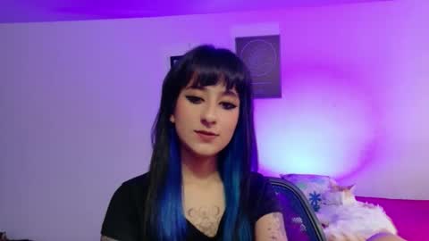 Snapshot of atenea_dragon__ chatting on April 15, 9:04 pm Atenea online show from April 15, 9:04 pm