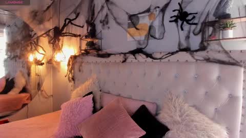 Snapshot of atenea_klett_ chatting on November 1, 1:35 pm ATENEA online show from November 1, 1:35 pm