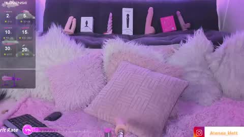 Snapshot of atenea_klett_ chatting on May 5, 2:25 pm ATENEA online show from May 5, 2:25 pm