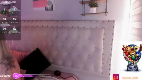 Snapshot of atenea_klett_ chatting on June 16, 1:36 pm ATENEA online show from June 16, 1:36 pm