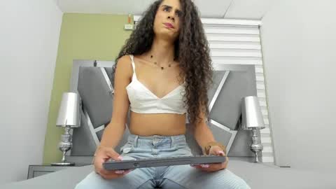 Snapshot of atenea_sexxx chatting on June 3, 3:53 am atenea online show from June 3, 3:53 am