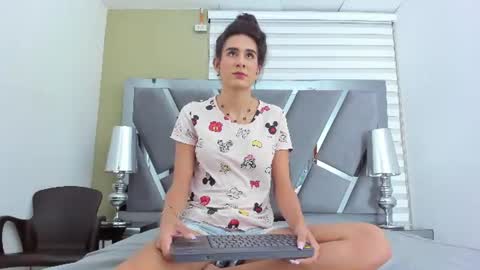 Snapshot of atenea_sexxx chatting on June 12, 4:22 am atenea online show from June 12, 4:22 am
