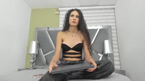 Snapshot of atenea_sexxx chatting on July 21, 4:04 am atenea online show from July 21, 4:04 am