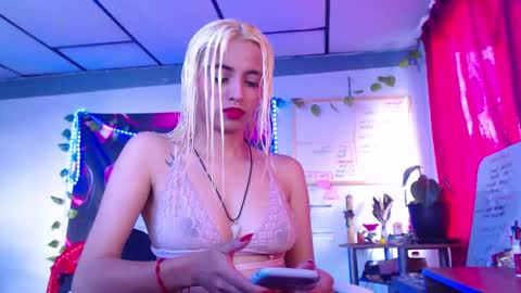 Atenea online show from December 16, 2:33 pm