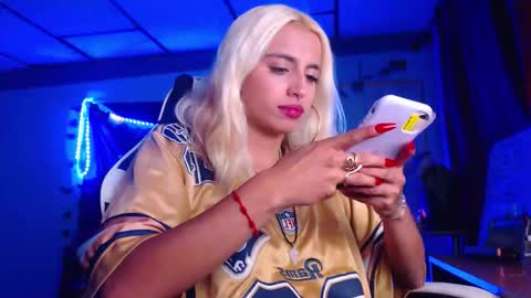 Atenea online show from December 18, 12:27 am