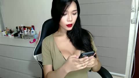 Snapshot of atheena_charm chatting on May 11, 2:45 pm Athena online show from May 11, 2:45 pm