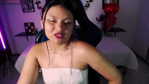 Snapshot of athena_snaw chatting on May 7, 8:14 pm athena_snaw online show from May 7, 8:14 pm