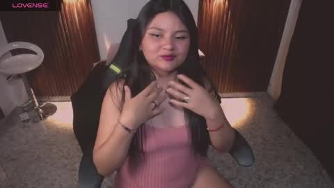 Snapshot of athena_snaw chatting on May 15, 3:57 am athena_snaw online show from May 15, 3:57 am