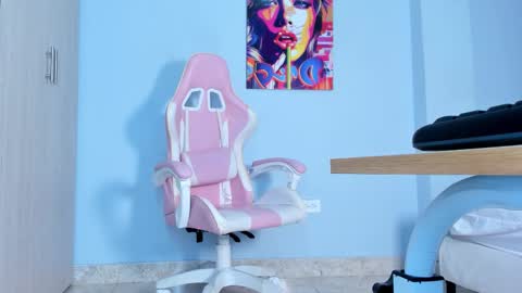 athenea__fox online show from November 8, 11:43 am