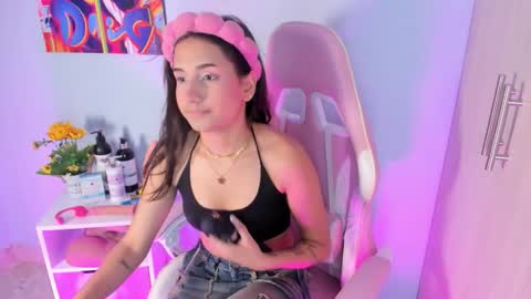 athenea__fox online show from November 13, 11:20 am