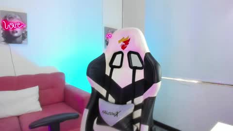 Snapshot of atheneaa_as chatting on June 4, 8:59 pm atheneaa_as online show from June 4, 8:59 pm
