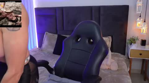 athenearusell online show from October 28, 9:50 pm