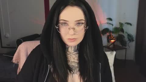 online every day between 10am-23pm online show from November 28, 5:10 am