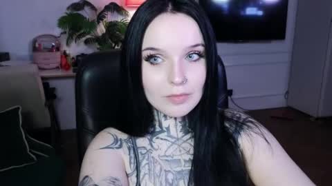 Snapshot of atomic_ketchup chatting on June 4, 2:45 pm online every day between 10am-23pm online show from June 4, 2:45 pm