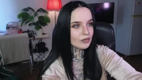 online every day between 10am-23pm online show from June 6, 4:39 am