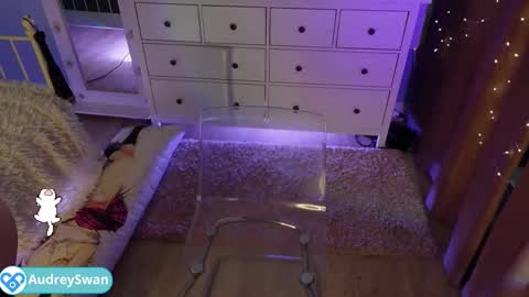 Snapshot of audrey_swann chatting on November 27, 10:17 am Mary online show from November 27, 10:17 am