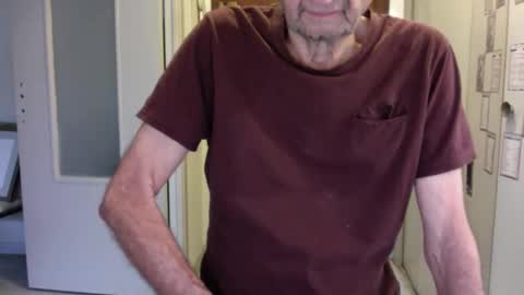 Snapshot of auguste061400 chatting on December 13, 9:24 am auguste061400 online show from December 13, 9:24 am