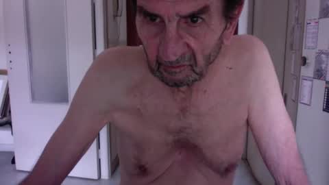 Snapshot of auguste061400 chatting on March 11, 9:13 am auguste061400 online show from March 11, 9:13 am