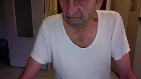 Snapshot of auguste061400 chatting on December 16, 9:14 am auguste061400 online show from December 16, 9:14 am