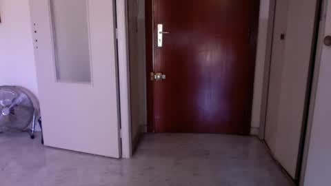 Snapshot of auguste688483 chatting on May 30, 8:33 am auguste688483 online show from May 30, 8:33 am