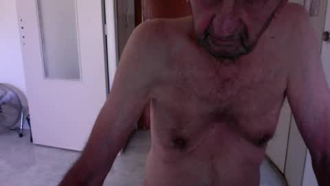 Snapshot of auguste688483 chatting on June 21, 7:44 am auguste688483 online show from June 21, 7:44 am