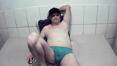 Snapshot of augustopierdona26 chatting on July 15, 11:32 pm cesar augusto online show from July 15, 11:32 pm