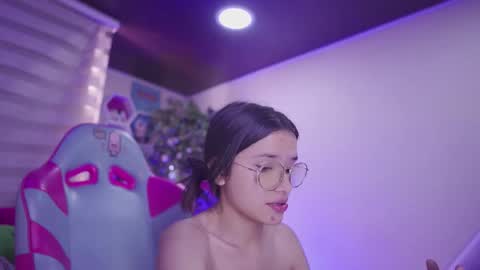 aura_rouss online show from November 1, 11:45 am