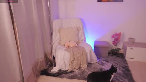 Snapshot of aura_sensual chatting on October 1, 11:44 pm . online show from October 1, 11:44 pm